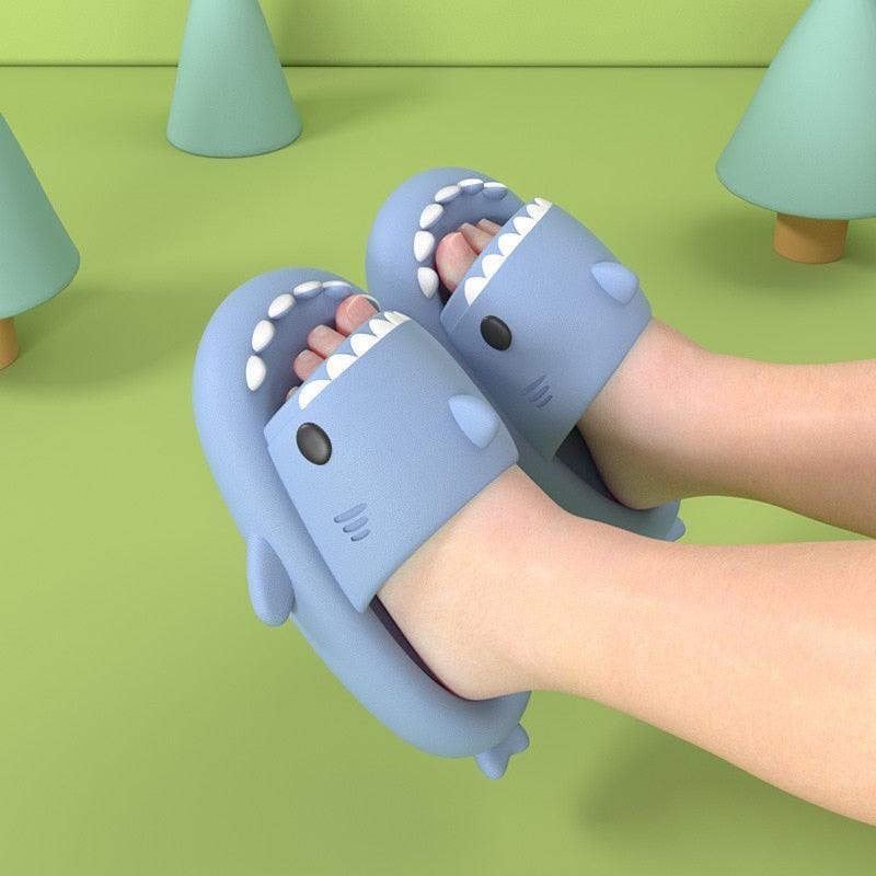 Chinelo Tubarão Infantil e Adulto - universo pequenino
