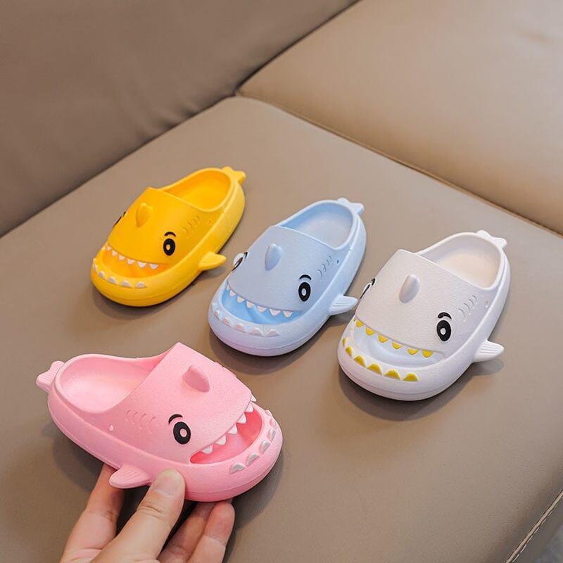 Chinelo Tubarão Infantil e Adulto - universo pequenino
